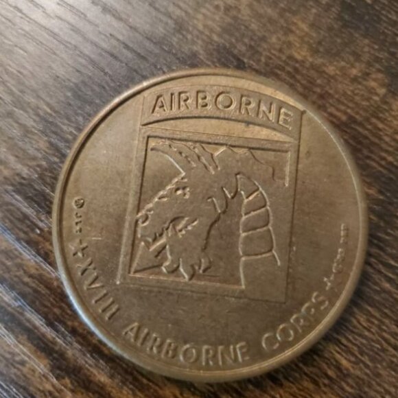 18th / XVIII Airborne Corps Vintage 1983 Army Challenge Coin / Gold Plated - Picture 12 of 14